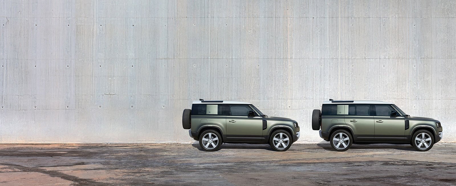 Side by side comparison of Defender 90 and Defender 110